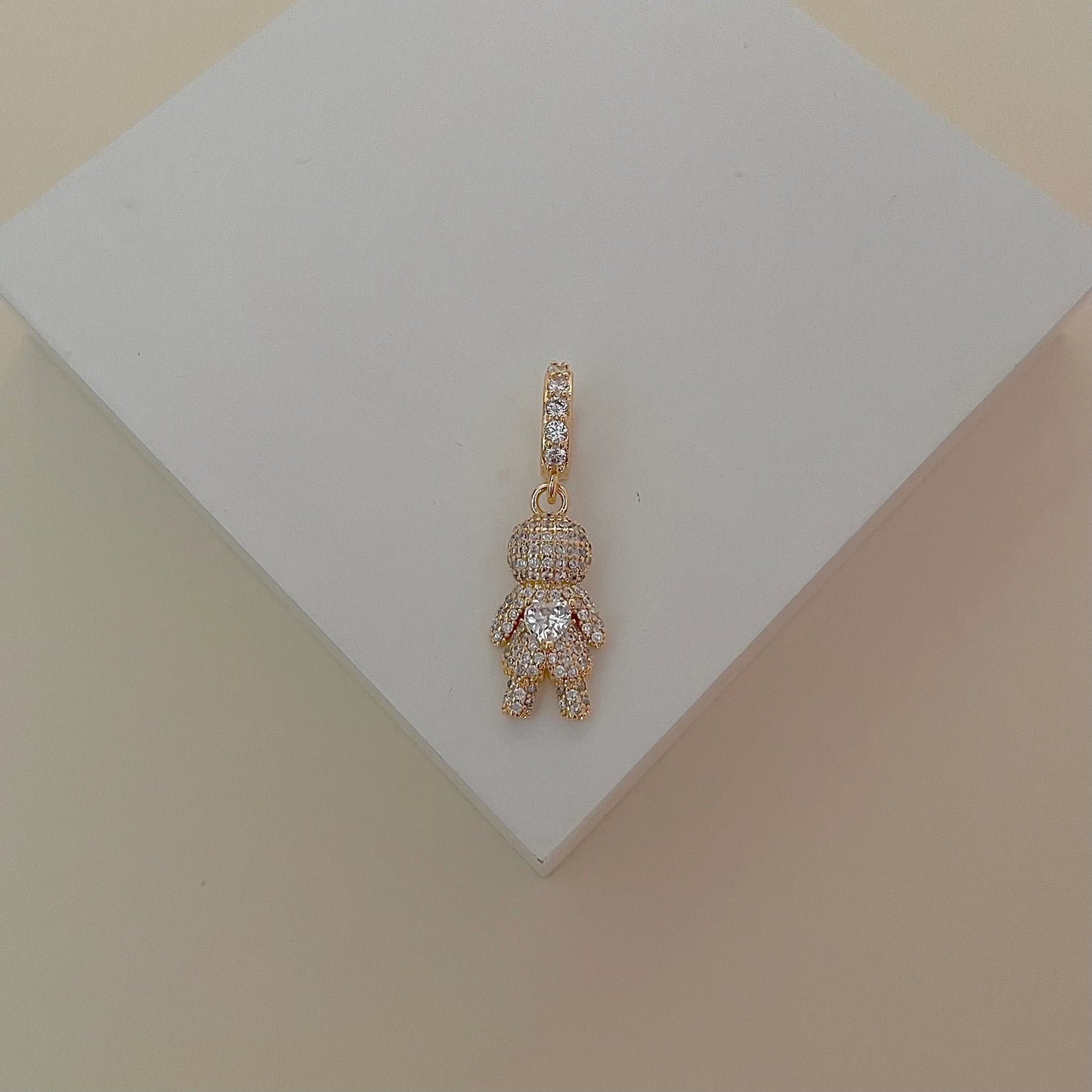 Pingente Menino dourado argola cravejado