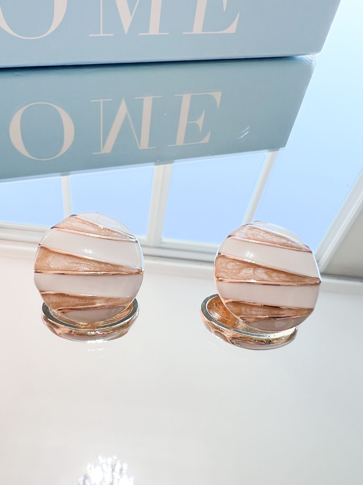 Brinco Botão esmaltado - Pintado a mão