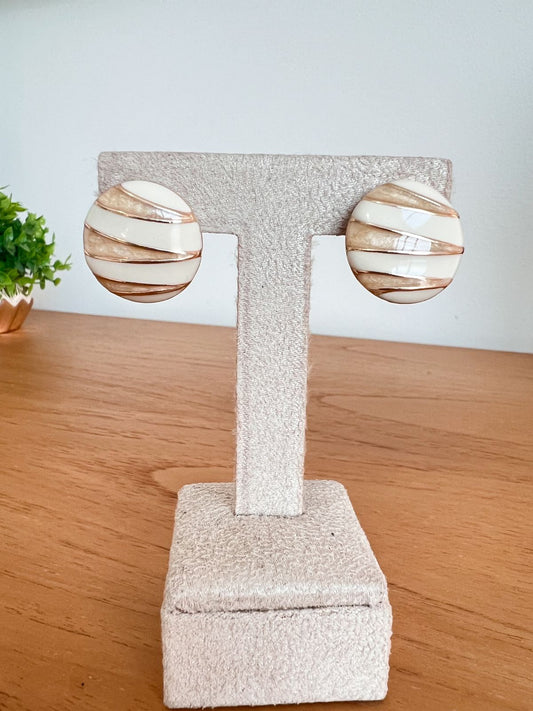 Brinco Botão esmaltado - Pintado a mão