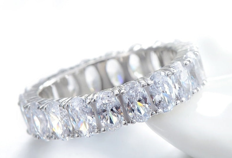 Anel Classic - 100% Prata 925 com zircônias