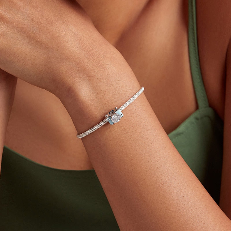 Charm Câmera Retrô - 100% Prata 925 com Zircônia