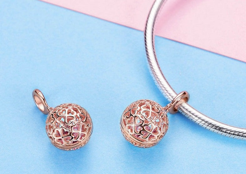 Charm Pendente Velvet Flower - 100% Prata 925 banhada a Ouro 18k
