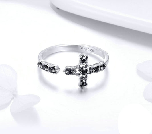 Anel Black Cross - 100% Prata 925 e Zircônias