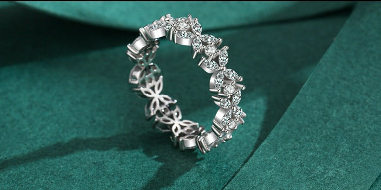 Anel Crystal Flower - 100% Prata com zircônias