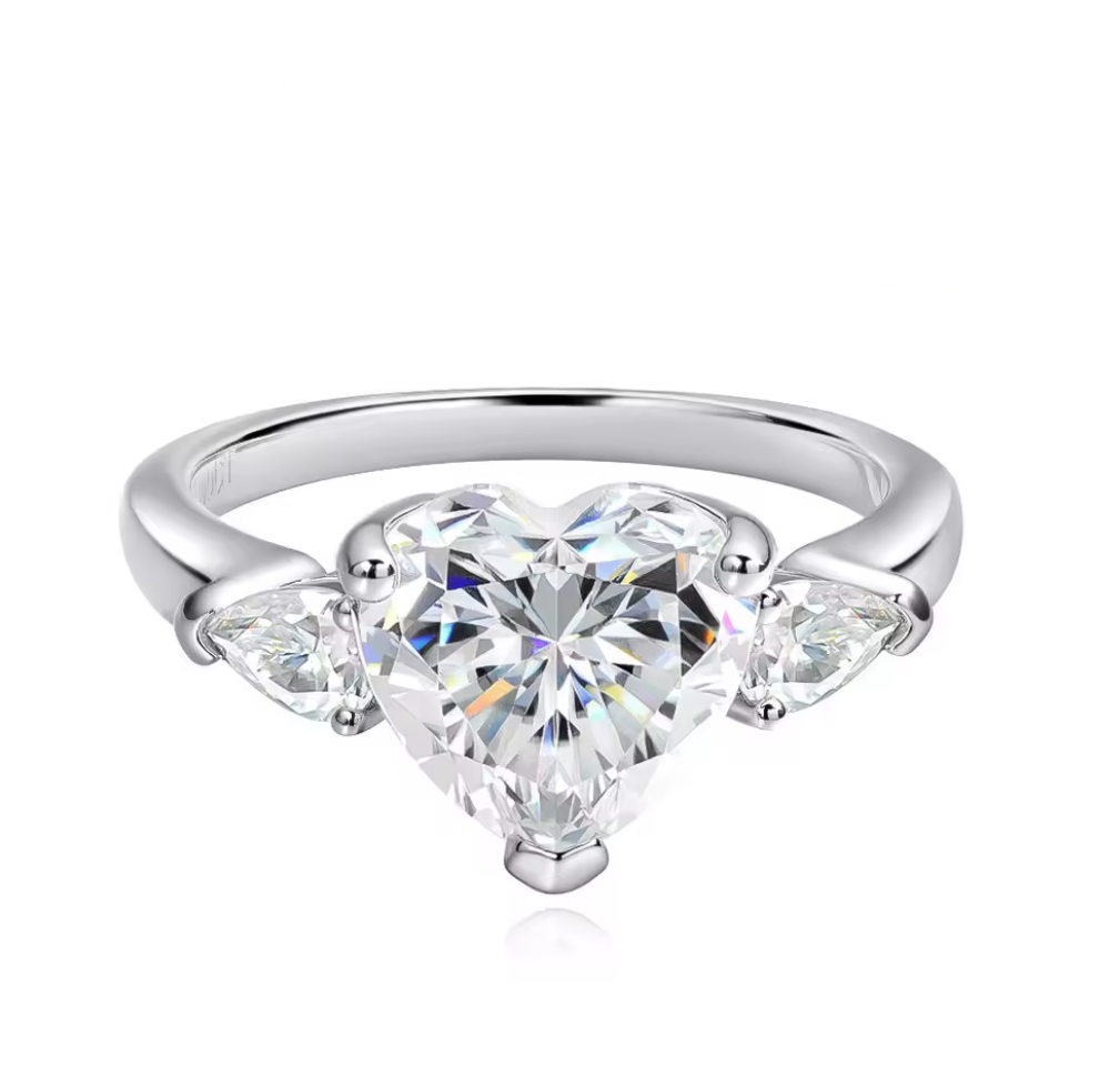 Anel Coração Cut Moissanite - 100% Prata 925