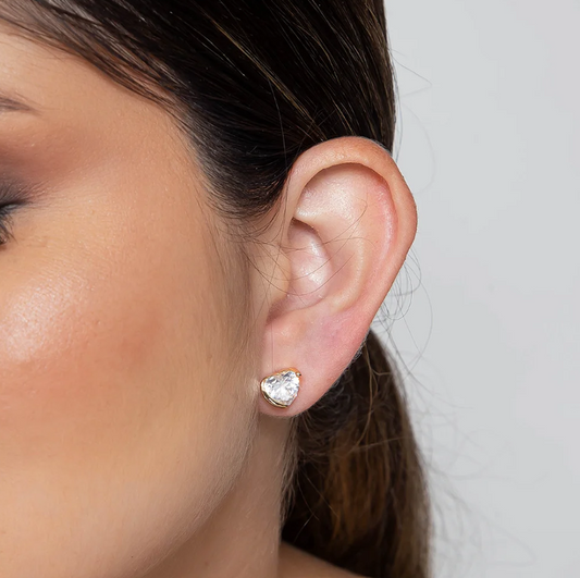 Brinco Ponto de Luz Coração - Cravejado com zircônias