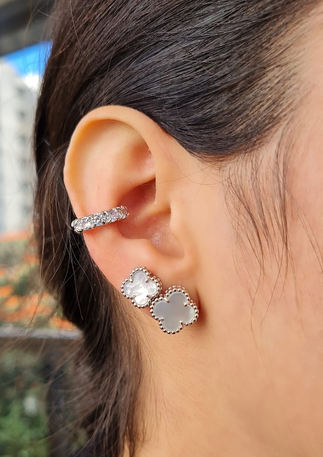 Brinco Trevo inspiração Van Cleef  - Madrepérola