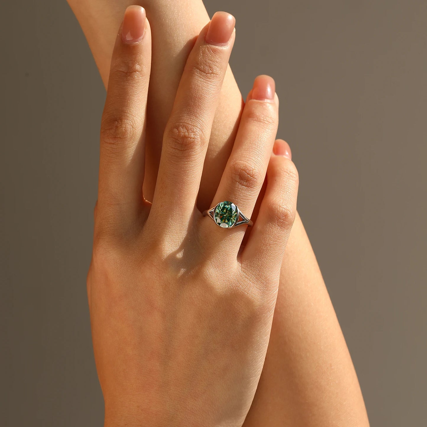 Anel Oval Verde Moissanite 3 ct - 100% Prata 925