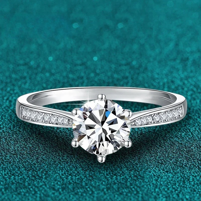 Anel Solitário Eleonora - 100% Prata com Moissanite