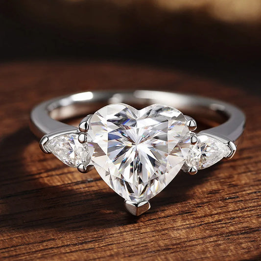 Anel Coração Cut Moissanite - 100% Prata 925