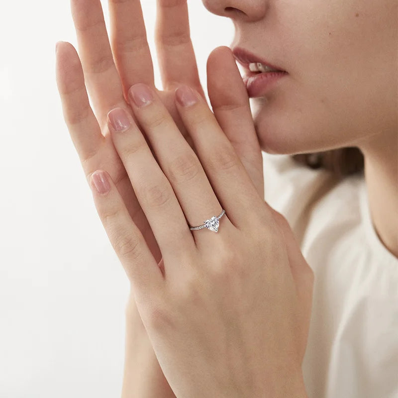 Anel de Coração Solitário Moissanite - 100% Prata 925