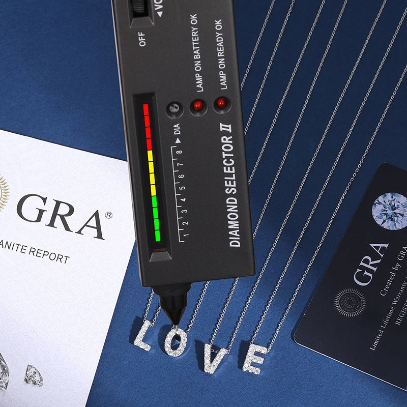 Colar Letra Petit Moissanite - 100% Prata 925