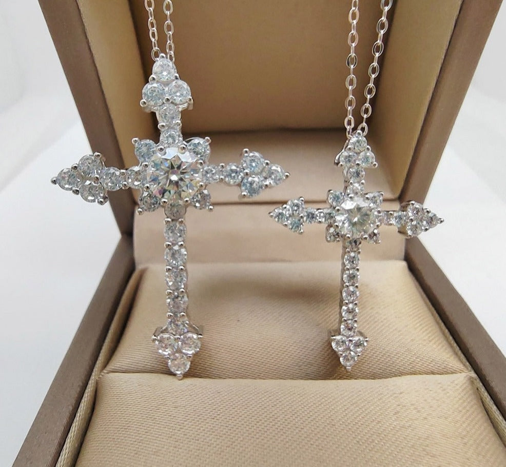 Crucifixo Diamond - 100% Prata 925 com Zircônias